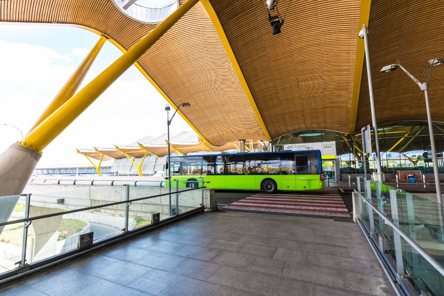 איך להגיע משדה התעופה בברצלונה למרכז העיר